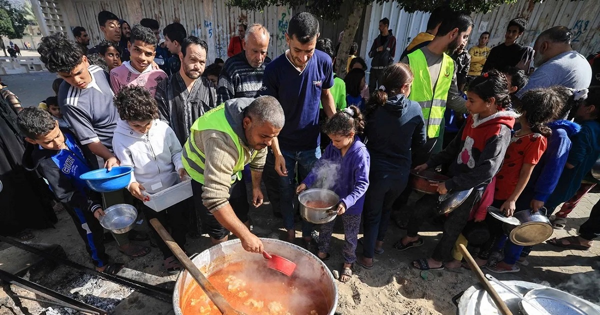 هأرتس: اسرائيل تجوع اكثر من مليوني انسان بغزة